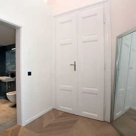 The House - Mezibranska Apartment Prague
