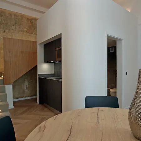 The House - Mezibranska *