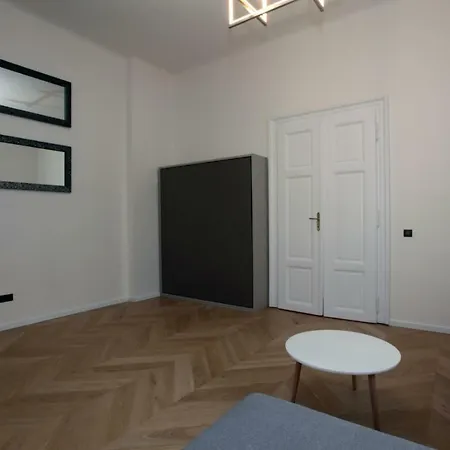 The House - Mezibranska Apartment *