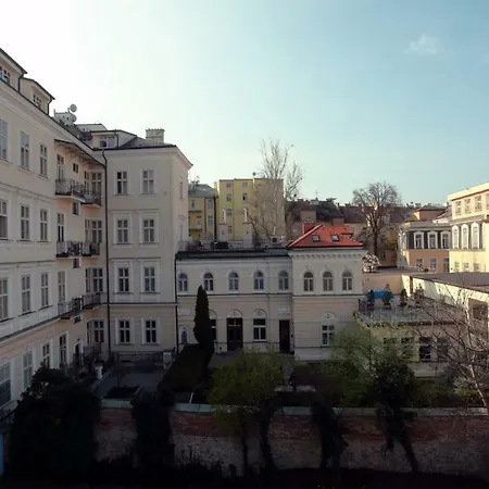 The House - Mezibranska Apartmán Praha