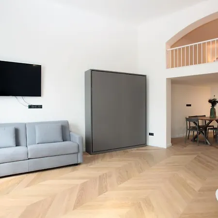The House - Mezibranska