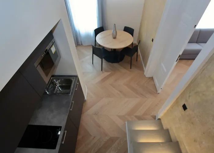 The House - Mezibranska * Prag