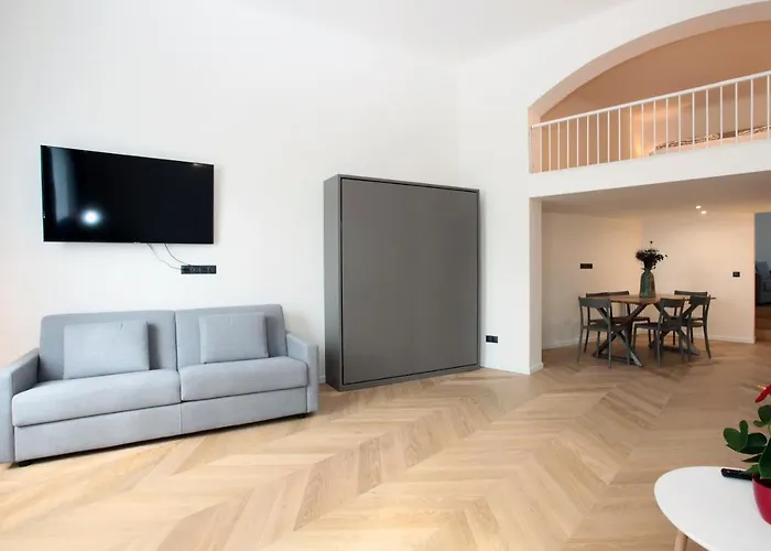The House - Mezibranska