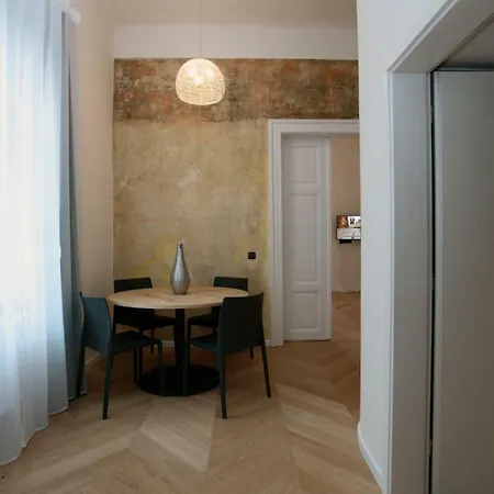 The House - Mezibranska