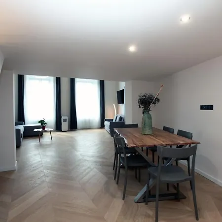 The House - Mezibranska براغ